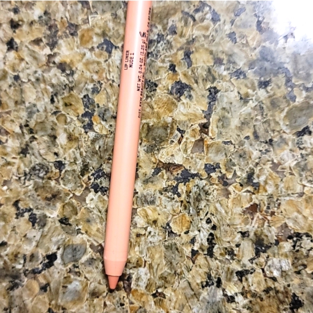 Kkw nude 1 lipliner